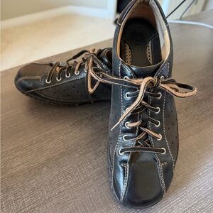 Born Black Leather Lace Up Walking Shoes size 9 Like new